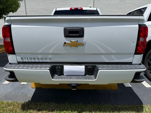 Used 2018 Chevrolet Silverado 1500 Custom w/ Custom Value Package RWD image 8