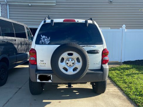 Used 2003 Jeep Liberty Sport image 4