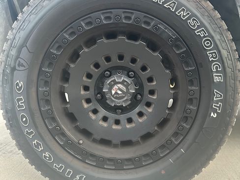 Used 2016 Toyota Tundra SR5 w/ SR5 Upgrade Package AWD/4WD image 14