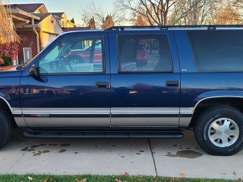 Used 1999 GMC Suburban 2WD w/ Marketing Opt Pkg 2 image 2