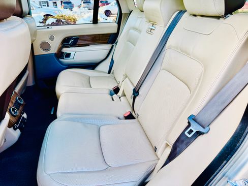 Used 2018 Land Rover Range Rover HSE image 9