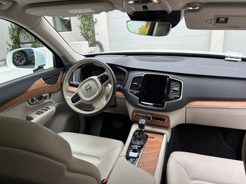 Used 2022 Volvo XC90 T5 Momentum w/ Advanced Package FWD image 7