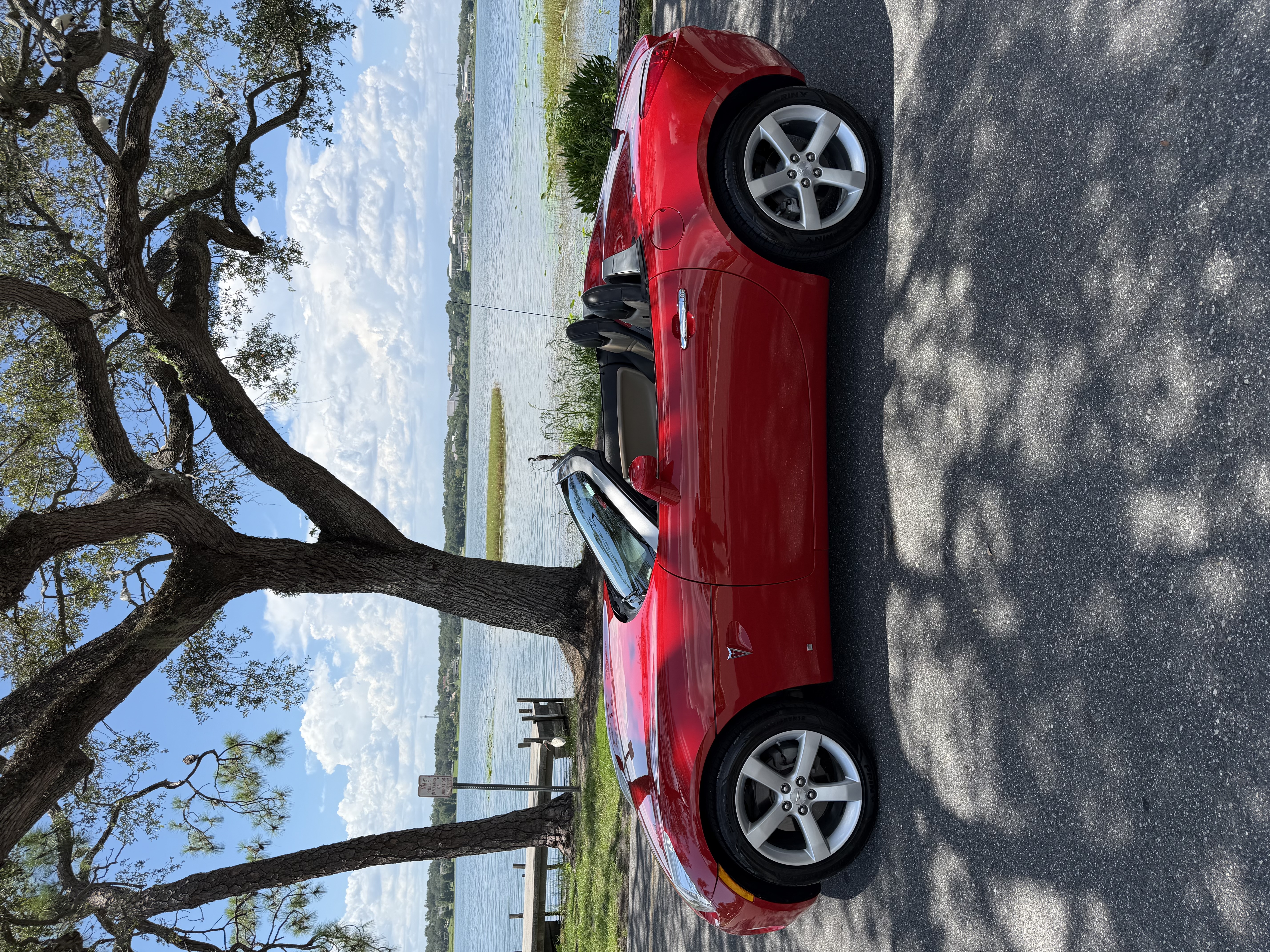 Used 2008 Pontiac Solstice Convertible w/ Premium Package RWD image 2