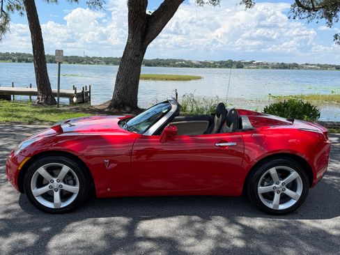 Used 2008 Pontiac Solstice Convertible w/ Premium Package RWD image 2