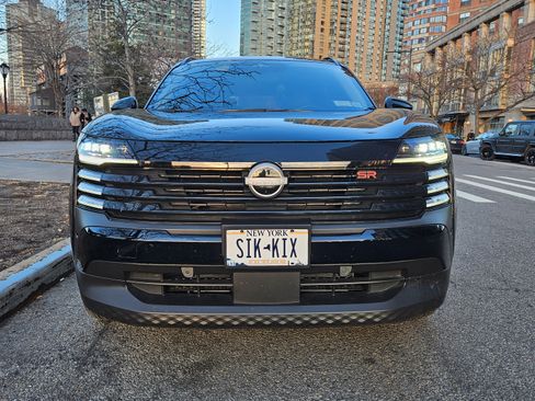 Used 2025 Nissan Kicks SR w/ SR Premium Package image 10