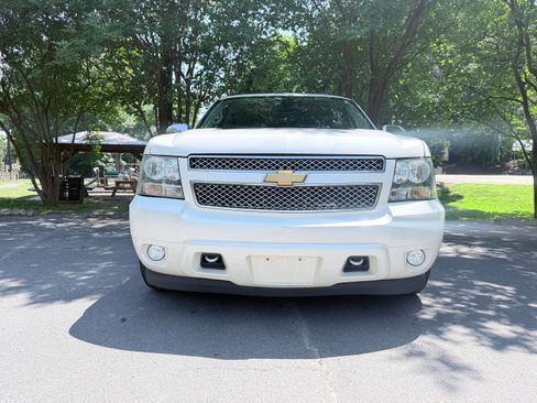 Used 2014 Chevrolet Suburban LTZ AWD/4WD image 4