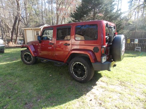 Used 2012 Jeep Wrangler Unlimited Sahara image 10
