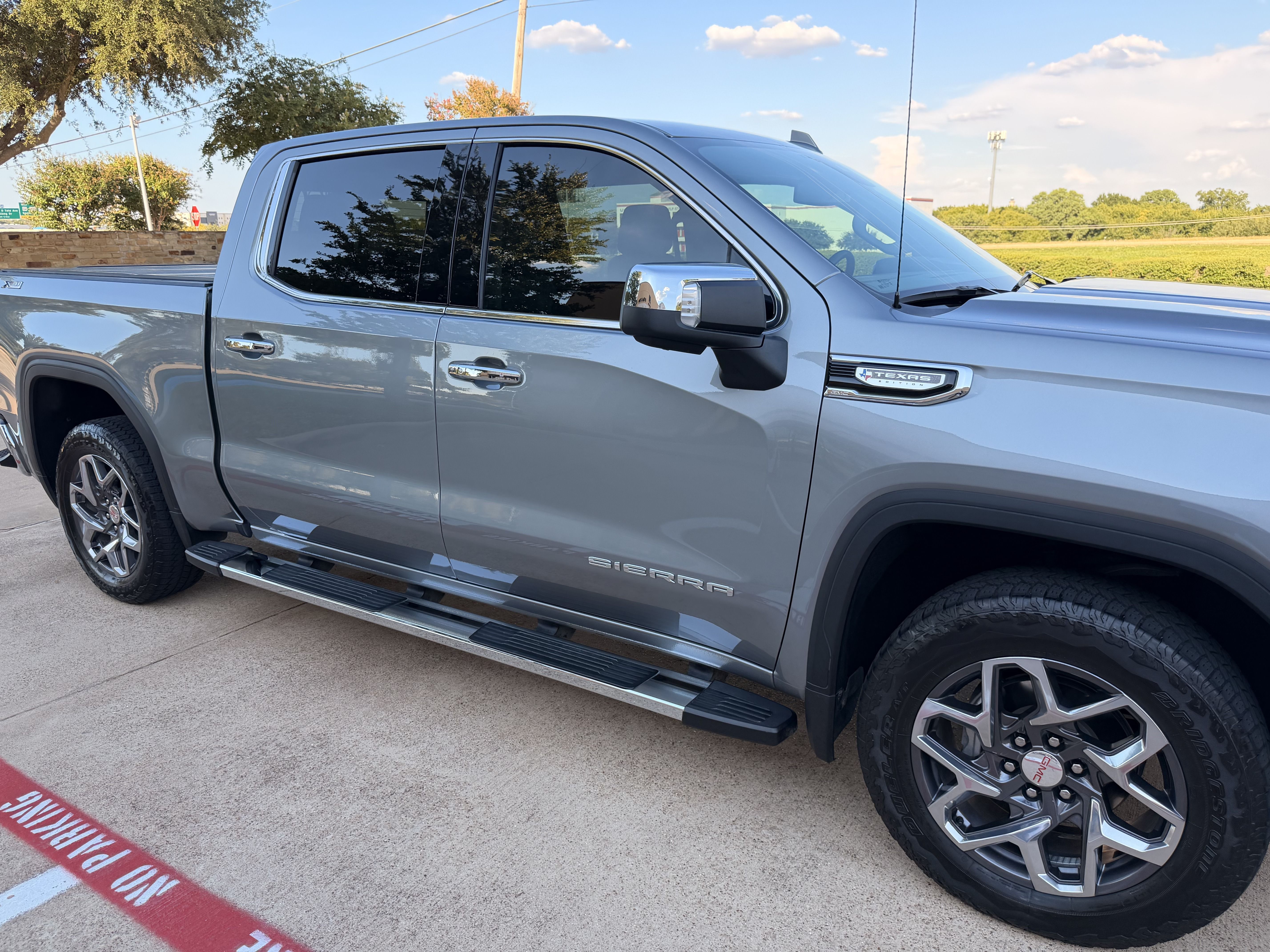 Used 2024 GMC Sierra 1500 SLT AWD/4WD image 4