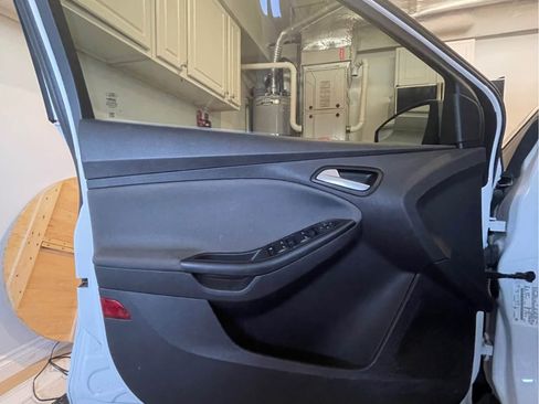 Used 2014 Ford Focus SE image 12