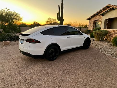 Used 2023 Tesla Model X image 6