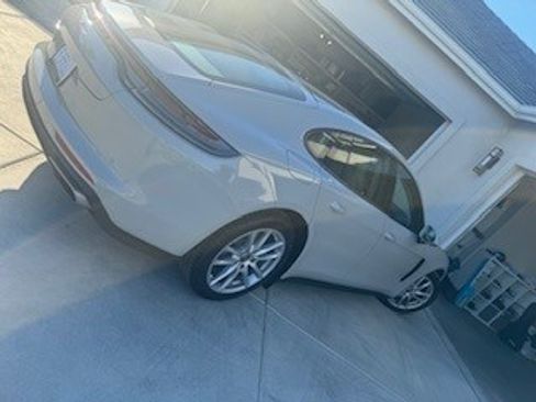 Used 2021 Porsche Panamera image 2