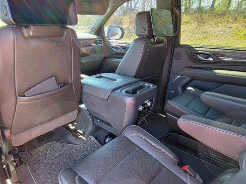 Used 2023 GMC Yukon XL Denali w/ Advanced Technology Package AWD/4WD image 9