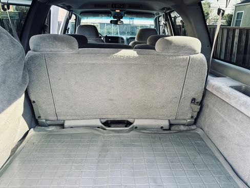 Used 1999 Chevrolet Suburban 4WD w/ Preferred Equipment Group 2 image 16