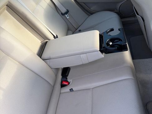 Used 2013 Mercedes-Benz C 250 Sedan image 15