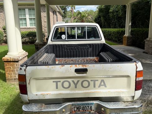 Used 1992 Toyota Pickup Deluxe AWD/4WD image 4