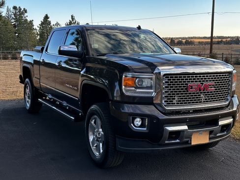Used 2015 GMC Sierra 2500 Denali w/ Duramax Plus Package image 11