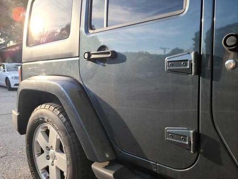 Used 2008 Jeep Wrangler Unlimited Sahara w/ Dual Top Group image 16