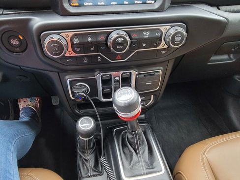 Used 2020 Jeep Wrangler Unlimited Sahara w/ Dual Top Group image 8