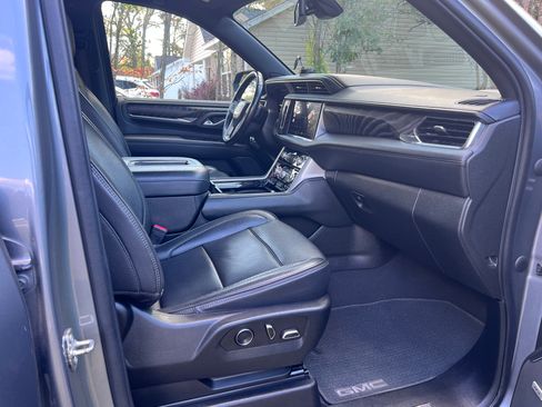Used 2022 GMC Yukon XL Denali image 8