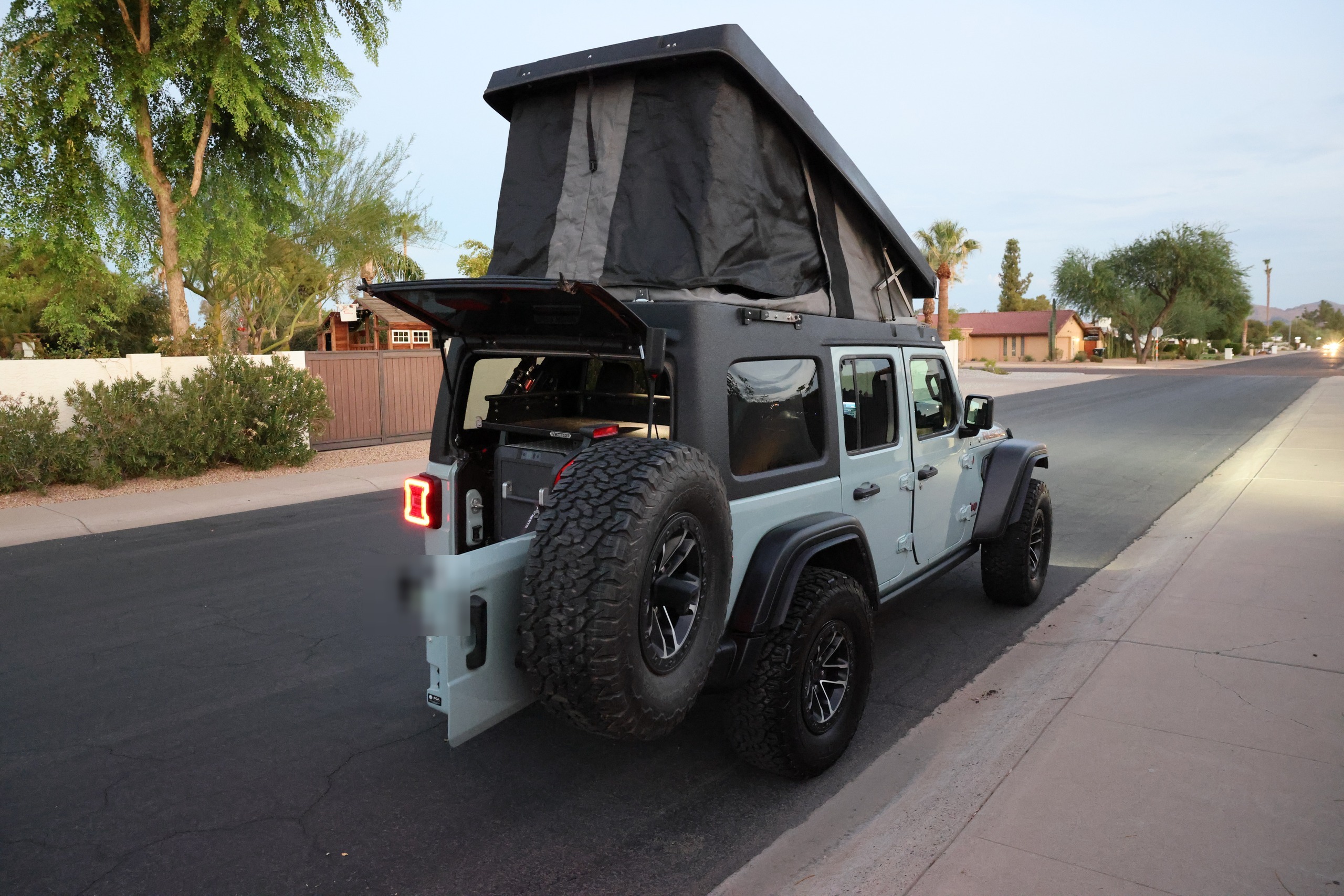 Used 2024 Jeep Wrangler Unlimited Rubicon w/ XTREMEE 35" Tire Package AWD/4WD image 10