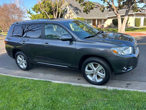 Used 2010 Toyota Highlander Limited image 1