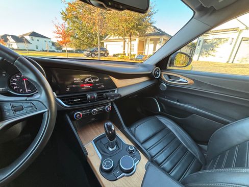 Used 2017 Alfa Romeo Giulia Ti w/ TI Lusso Light Wood Package image 11