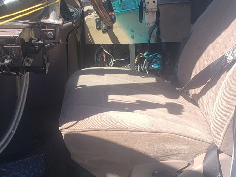 Used 1998 Ford E-150 and Econoline 150 image 2