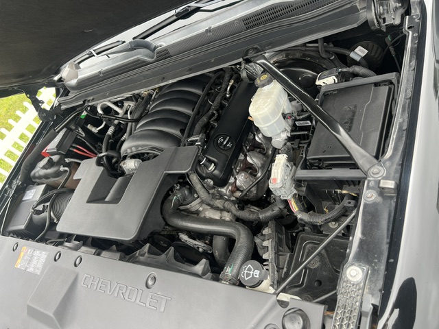 Used 2018 Chevrolet Suburban LT RWD image 11