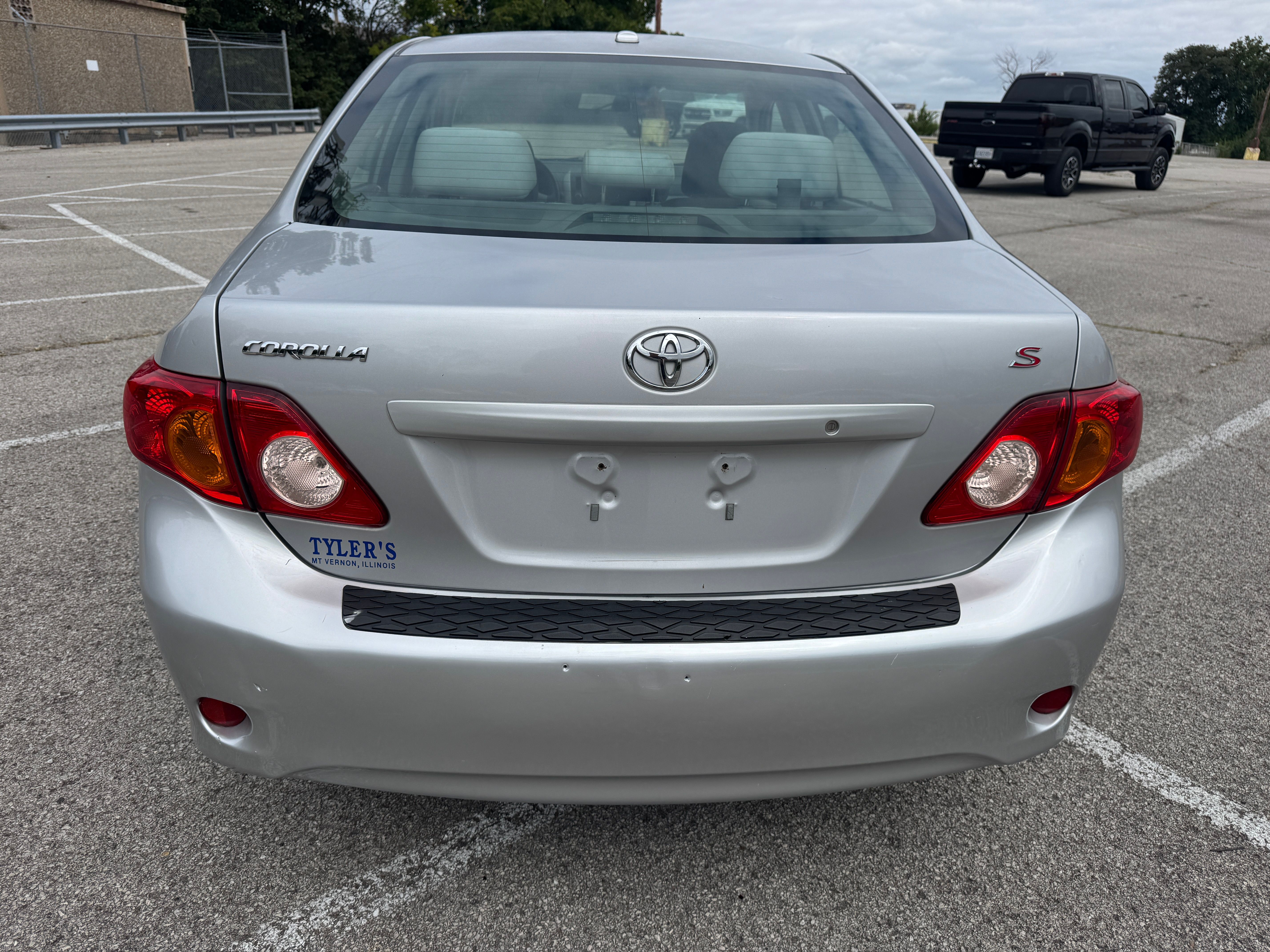 Used 2010 Toyota Corolla LE w/ All Weather Guard Pkg FWD image 5