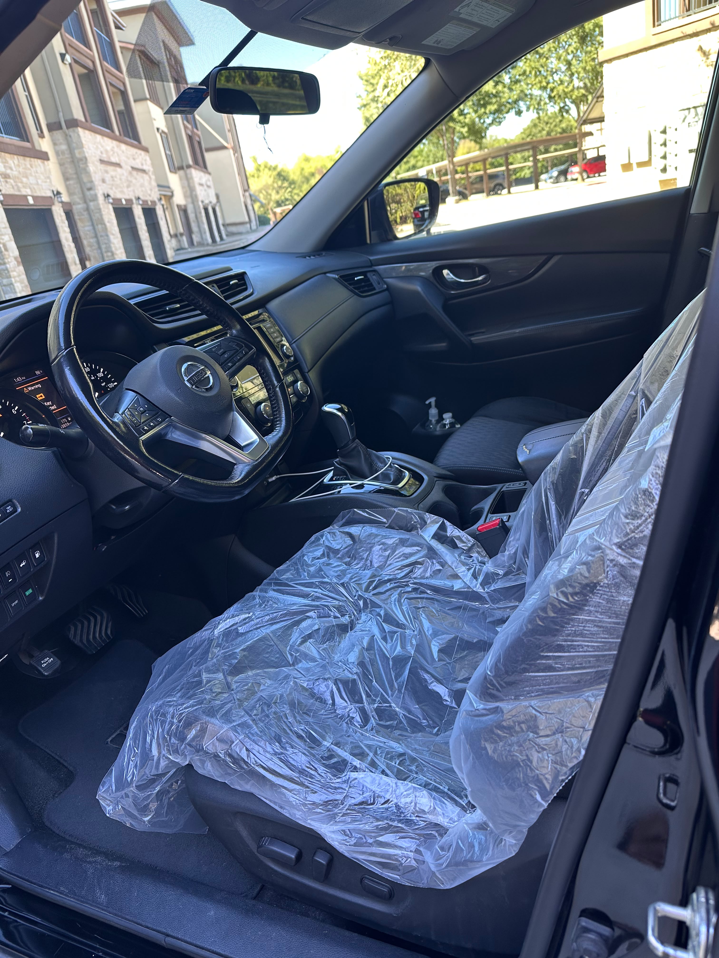 Used 2018 Nissan Rogue SV FWD image 2