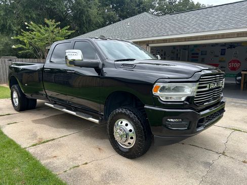 Used 2024 RAM 3500 Laramie AWD/4WD image 1