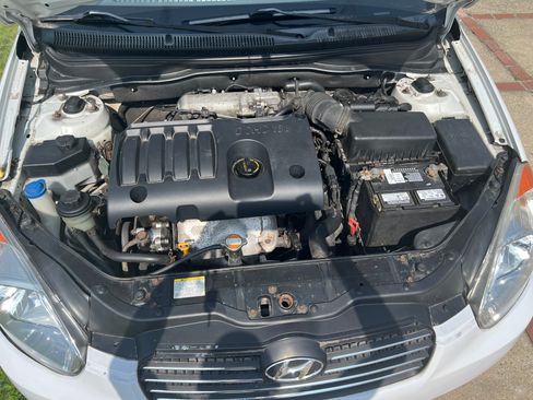 Used 2010 Hyundai Accent GLS image 4