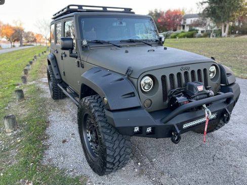 Used 2015 Jeep Wrangler Unlimited Sahara AWD/4WD image 2