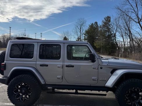 Used 2020 Jeep Wrangler Unlimited Sahara AWD/4WD image 18