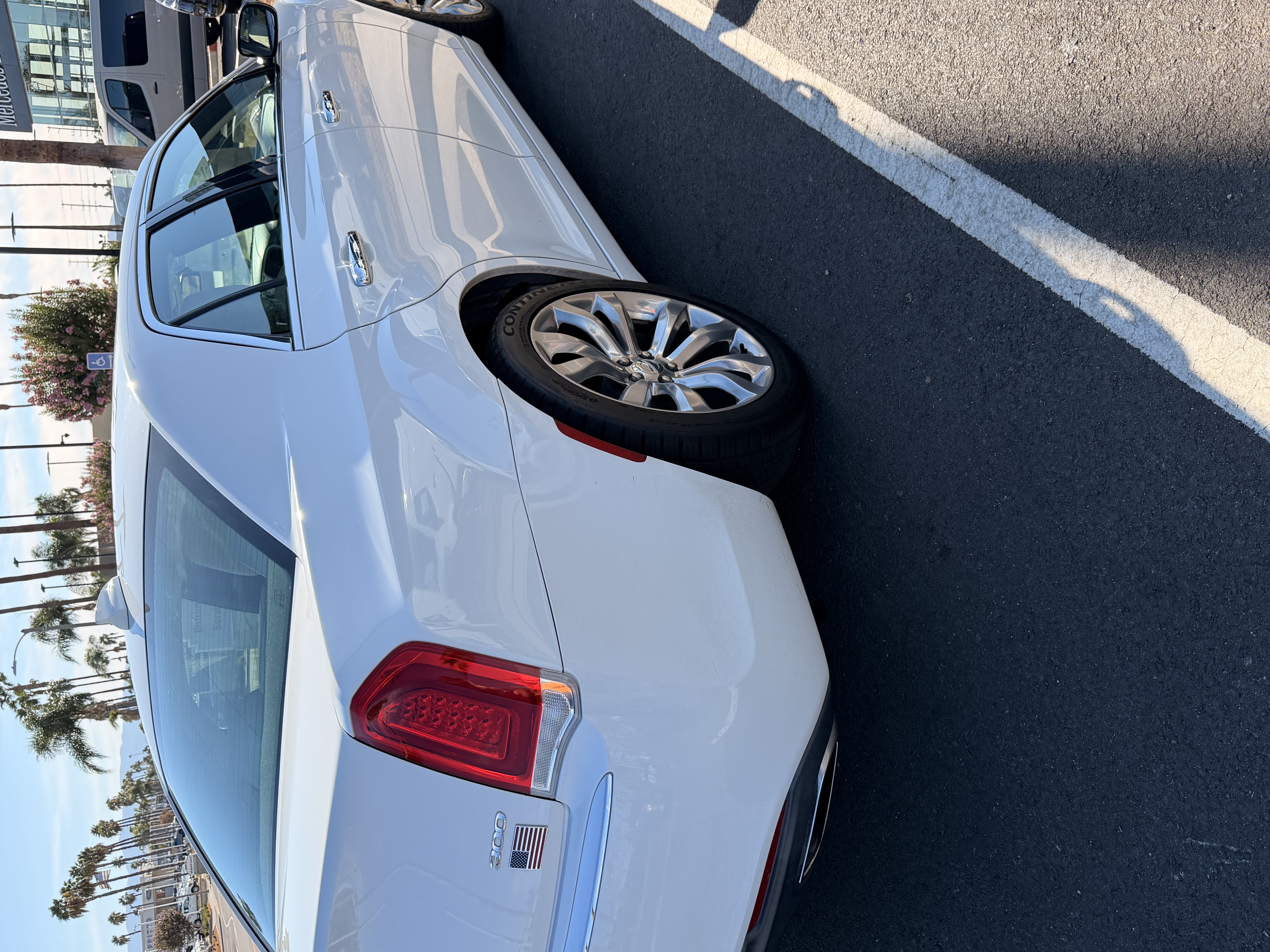 Used 2018 Chrysler 300 Limited RWD image 6