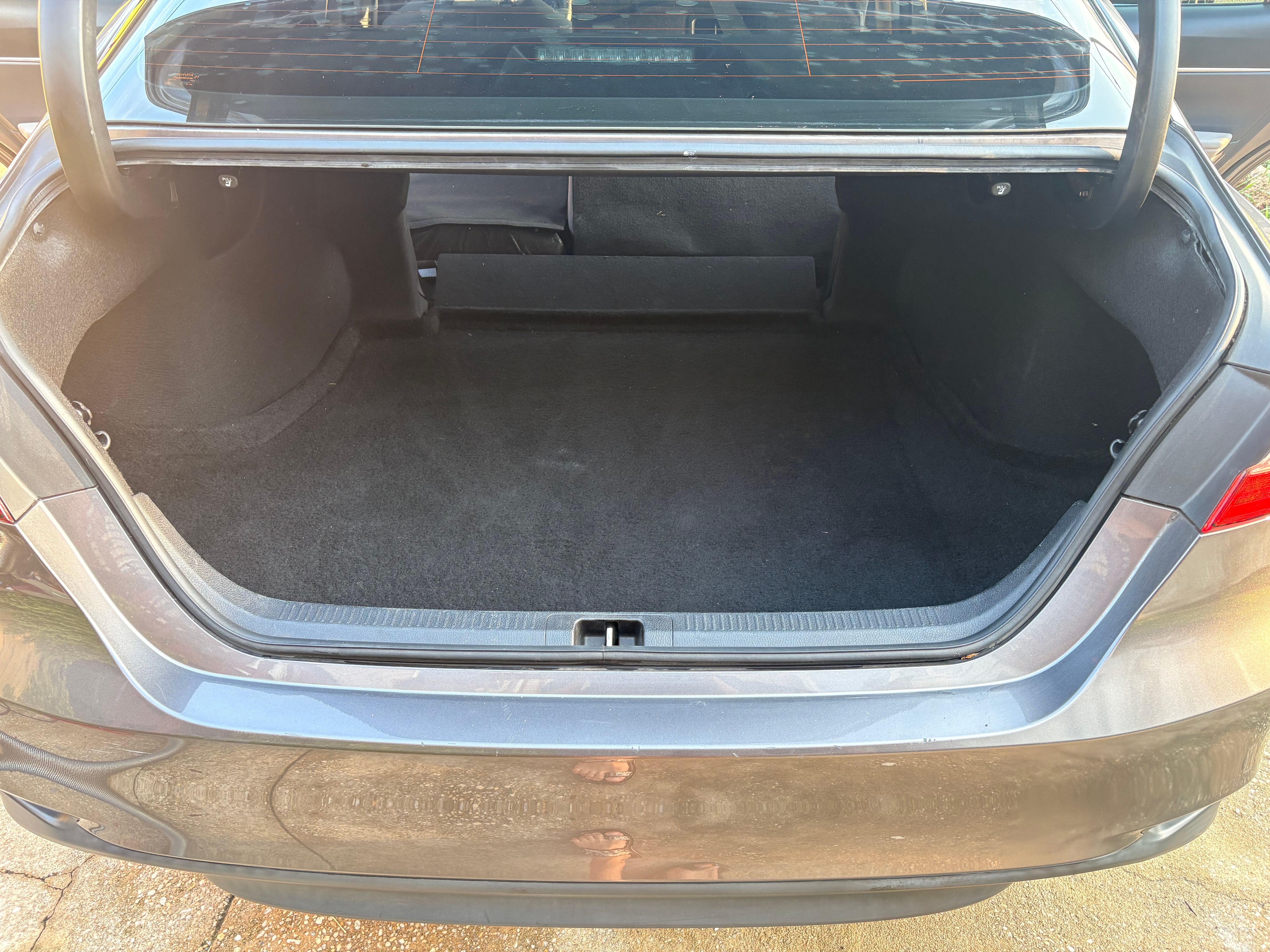 Used 2020 Toyota Camry LE FWD image 19