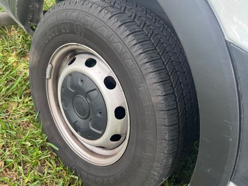 Used 2020 Ford Transit 250 Medium Roof image 10