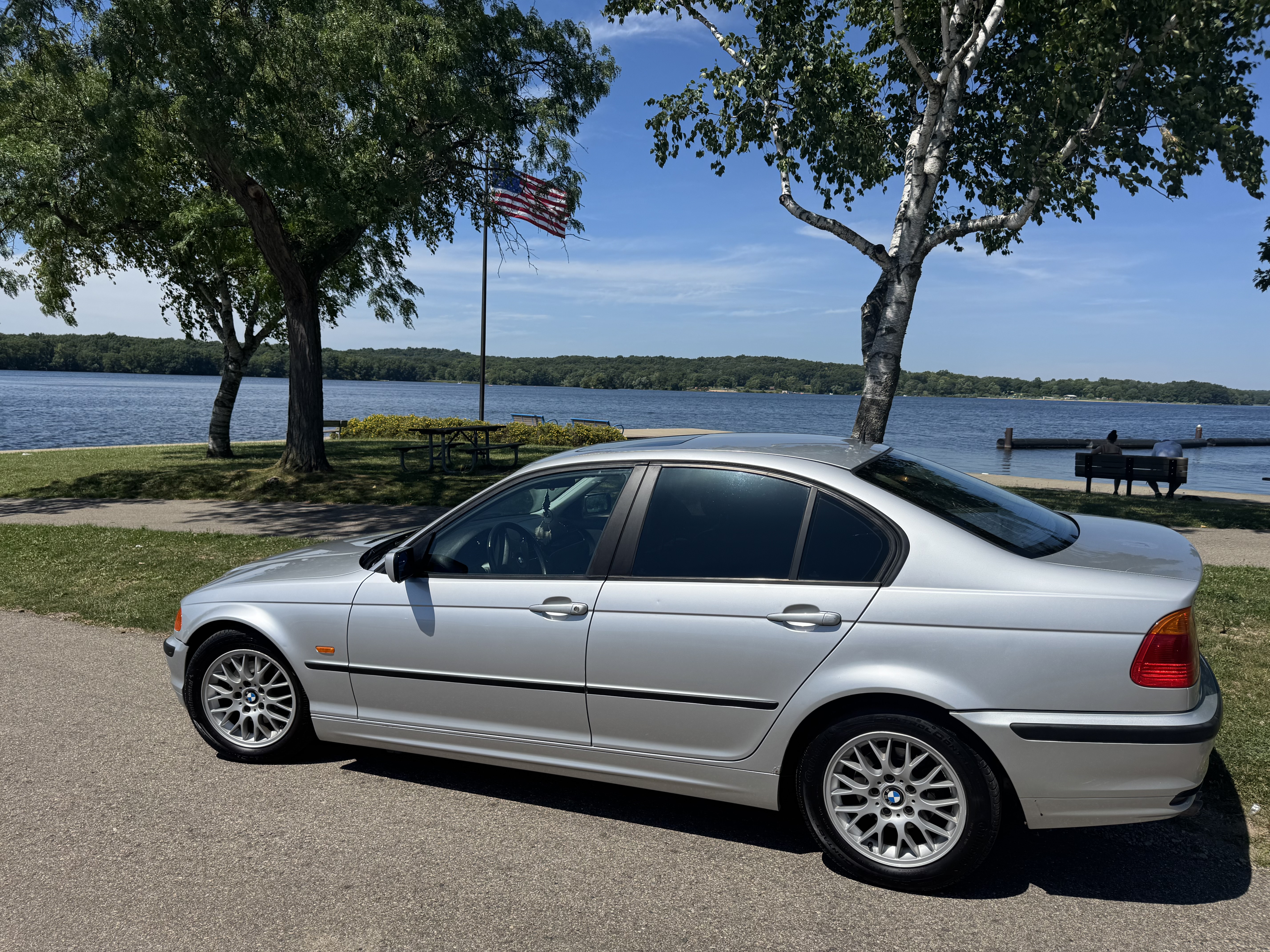 Used 1999 BMW 323i Sedan RWD image 1