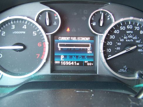 Used 2015 Toyota Tundra SR5 w/ TRD Off Road Package AWD/4WD image 32
