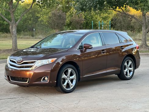 Used 2013 Toyota Venza LE image 1