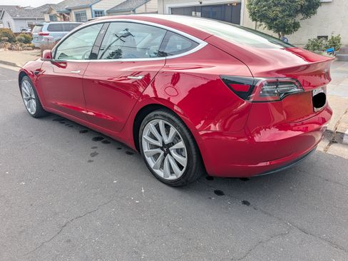 Used 2018 Tesla Model 3 Long Range RWD image 9