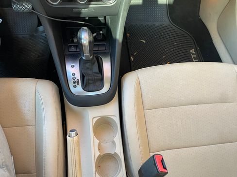 Used 2011 Volkswagen Jetta SE w/ Premium Pkg image 8