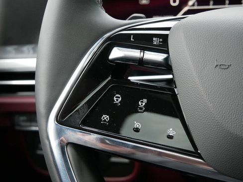 Used 2025 Cadillac Escalade ESV Sport w/ Touring Package image 9