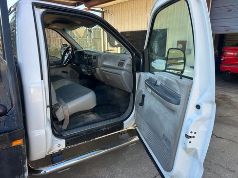 Used 2001 Ford F450 2WD Regular Cab Super Duty image 8