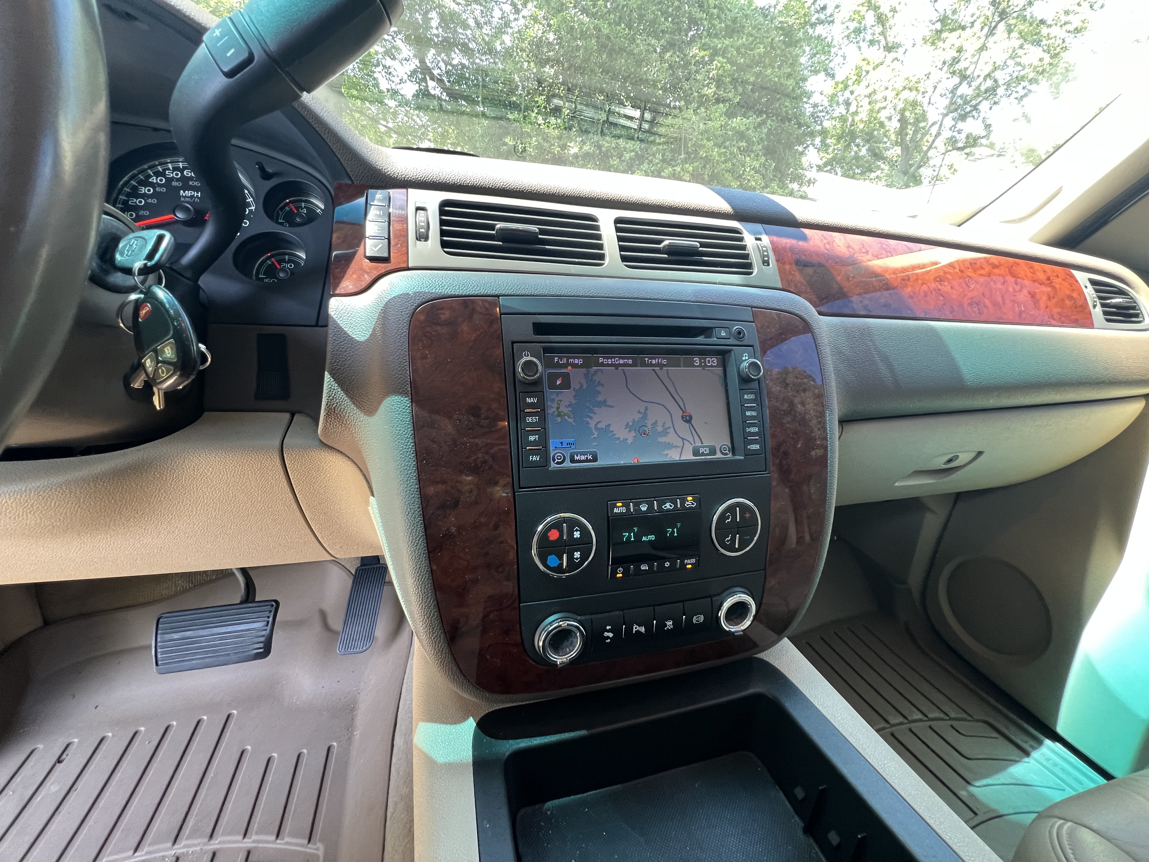 Used 2011 Chevrolet Silverado 2500 LTZ w/ LTZ Plus Package AWD/4WD image 23