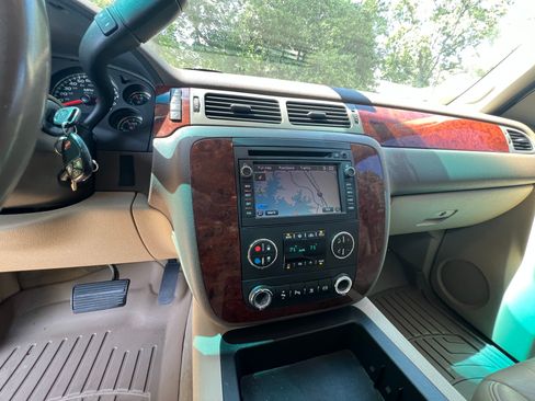Used 2011 Chevrolet Silverado 2500 LTZ w/ LTZ Plus Package AWD/4WD image 23