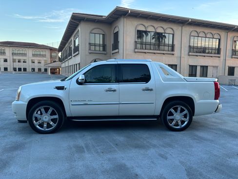 Used 2007 Cadillac Escalade EXT w/ Information Package AWD/4WD image 6