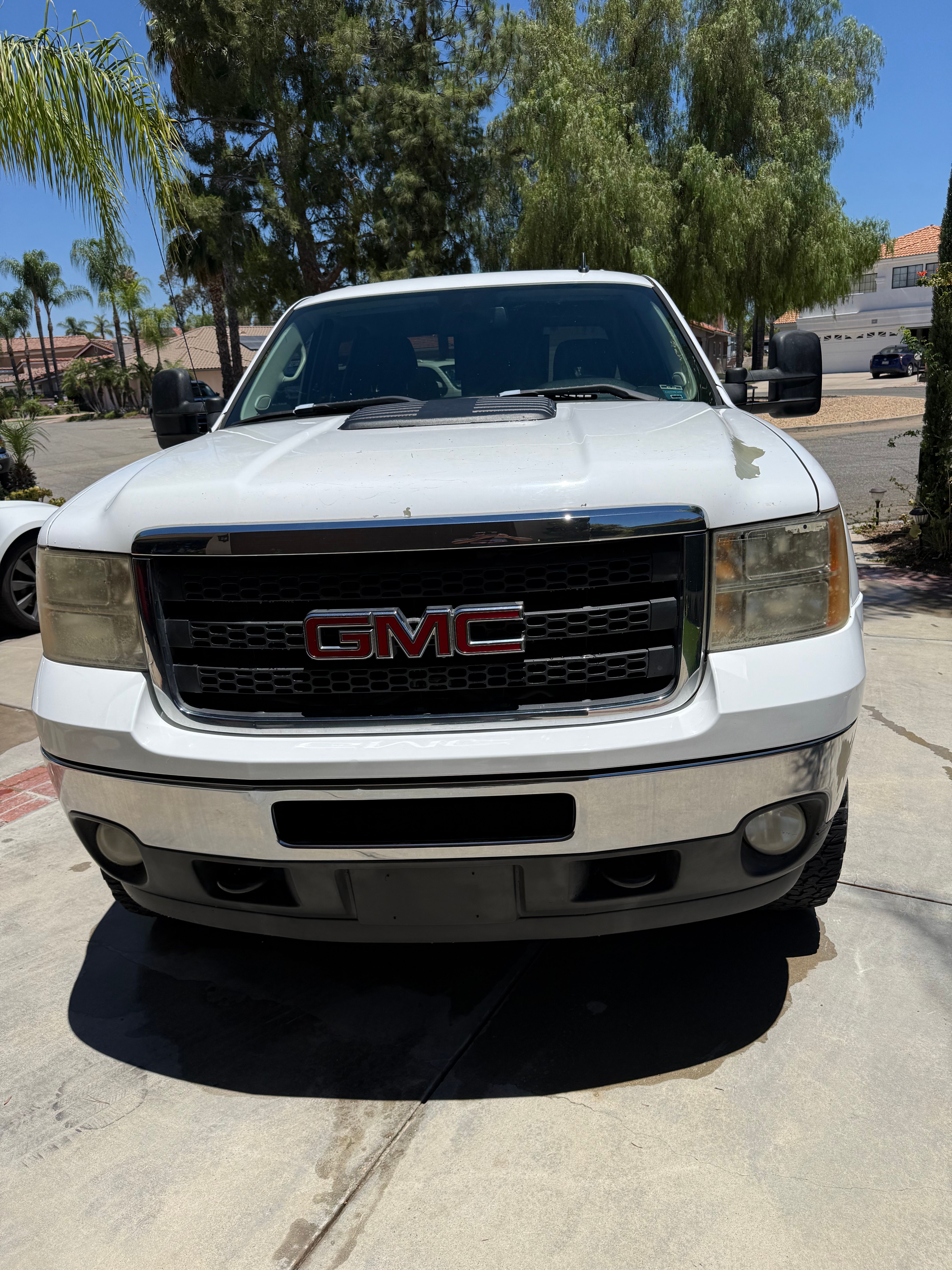 Used 2011 GMC Sierra 2500 SLE w/ SLE Preferred Package AWD/4WD image 1