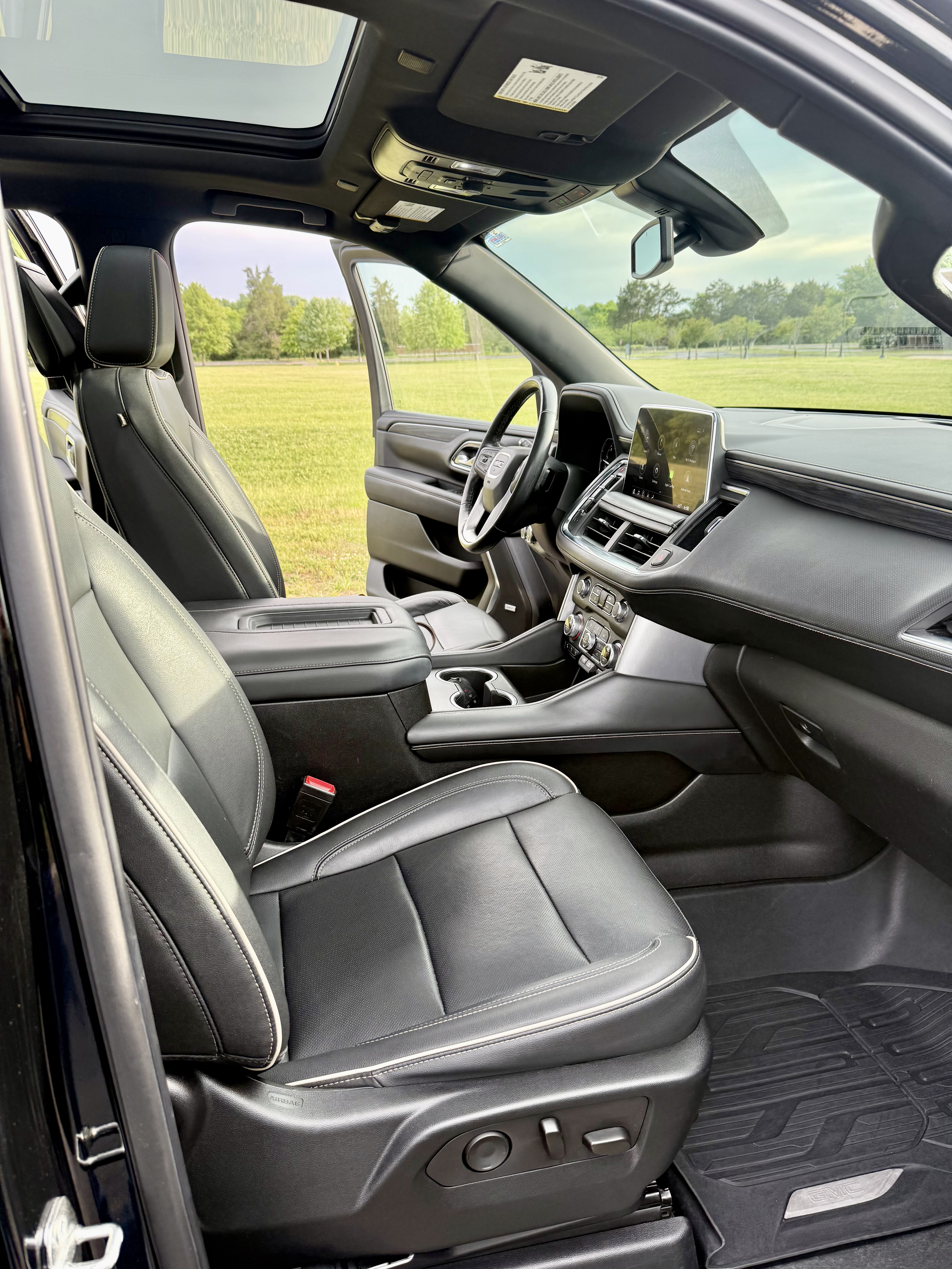 Used 2021 GMC Yukon SLT w/ SLT Premium Package AWD/4WD image 6