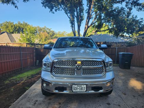 Used 2015 RAM 1500 Laramie w/ Convenience Group image 6